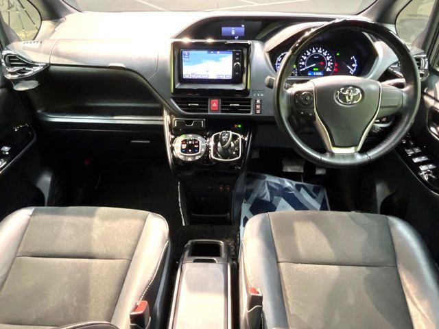 TOYOTA NOAH HYBRID 2018 Image 31