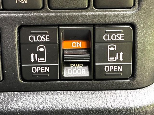 TOYOTA NOAH HYBRID 2018 Image 31