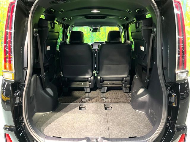 TOYOTA NOAH HYBRID 2018 Image 31