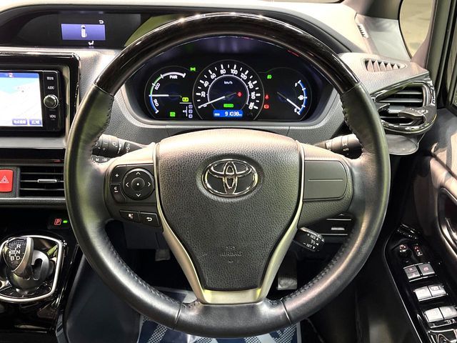 TOYOTA NOAH HYBRID 2018 Image 31