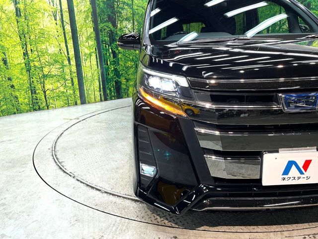 TOYOTA NOAH HYBRID 2018 Image 31