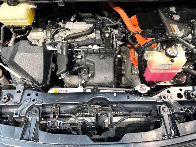 TOYOTA NOAH HYBRID 2018 Image 31