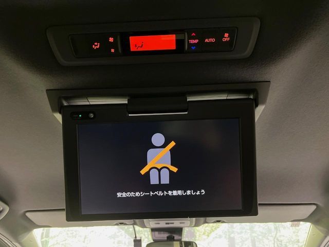 TOYOTA VOXY 2018 Image 31