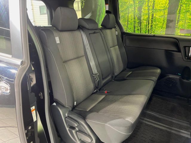 TOYOTA VOXY 2018 Image 31