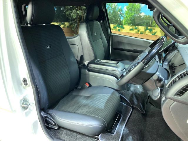 TOYOTA HIACE VAN 2WD 2025 Image 31