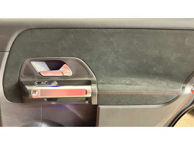 MERCEDES BENZ GLB 2025 Image 31