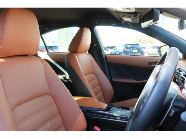 TOYOTA LEXUS IS300H 2022 Image 31