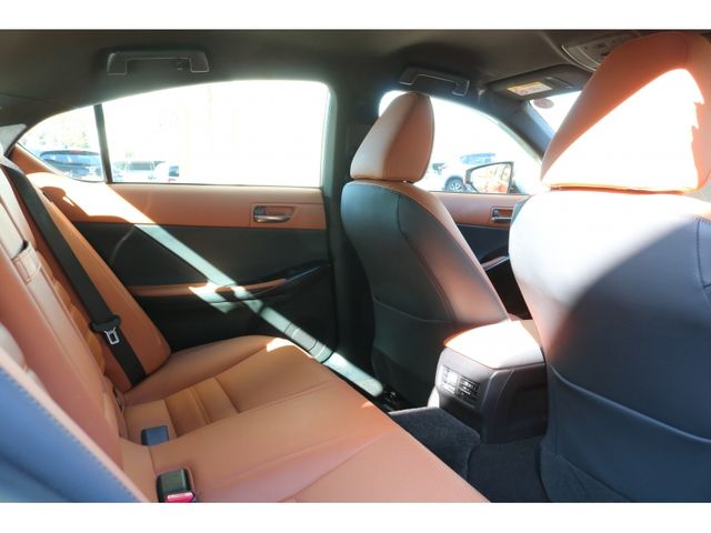 TOYOTA LEXUS IS300H 2022 Image 31