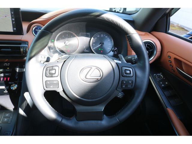 TOYOTA LEXUS IS300H 2022 Image 31
