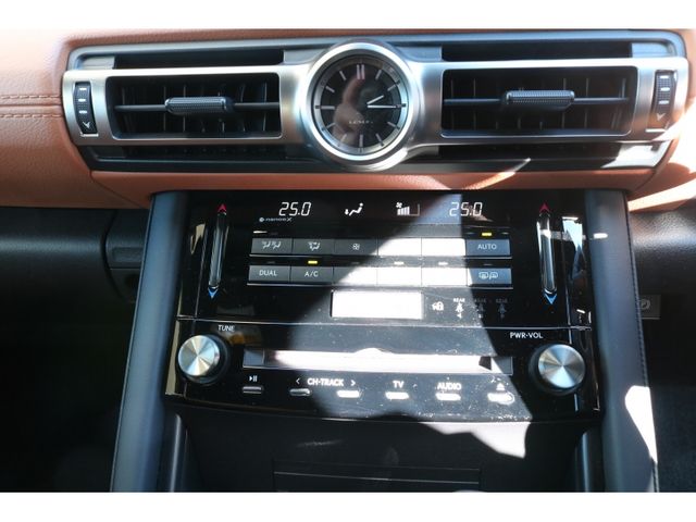 TOYOTA LEXUS IS300H 2022 Image 31