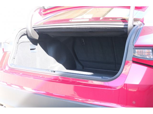 TOYOTA LEXUS IS300H 2022 Image 31