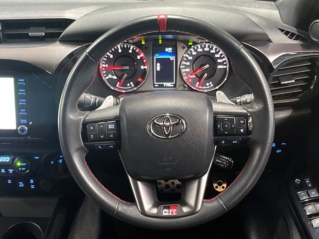 TOYOTA HILUX 4WD 2022 Image 31