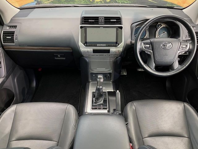 TOYOTA LANDCRUISER PRADO 2018 Image 31