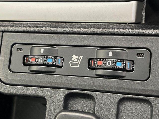 TOYOTA LANDCRUISER PRADO 2018 Image 31