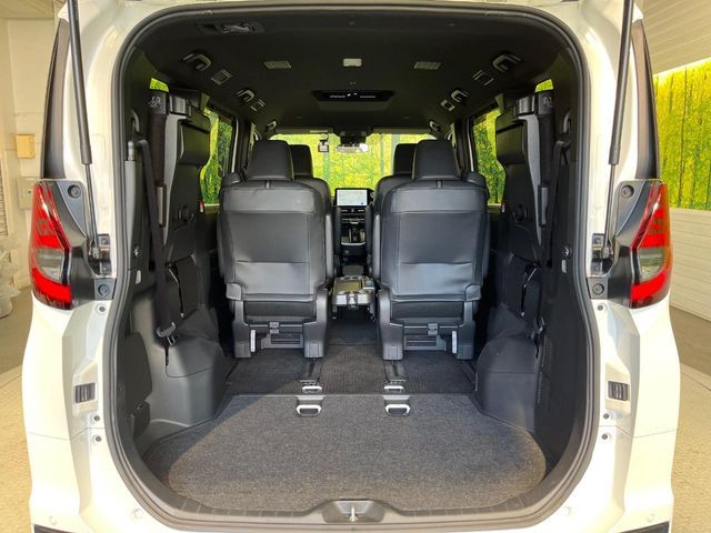 TOYOTA NOAH HYBRID 2023 Image 31