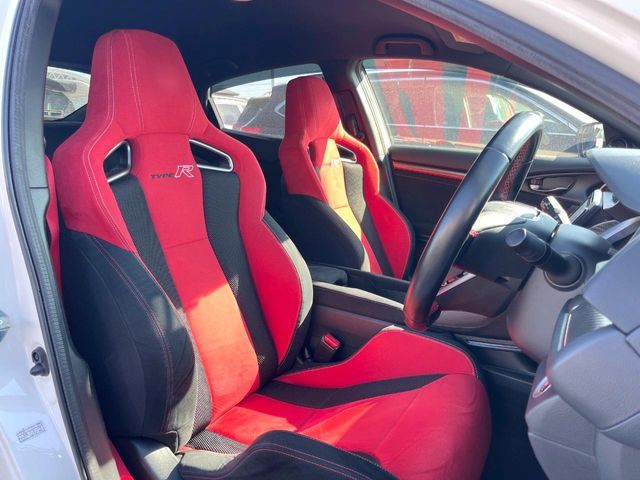 HONDA CIVIC HATCHBACK 2018 Image 31