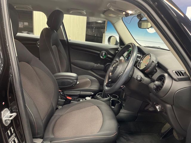 BMW MINI COOPER D 5DOOR 2019 Image 31