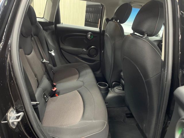 BMW MINI COOPER D 5DOOR 2019 Image 31