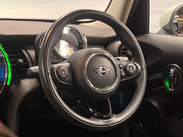 BMW MINI COOPER D 5DOOR 2019 Image 31