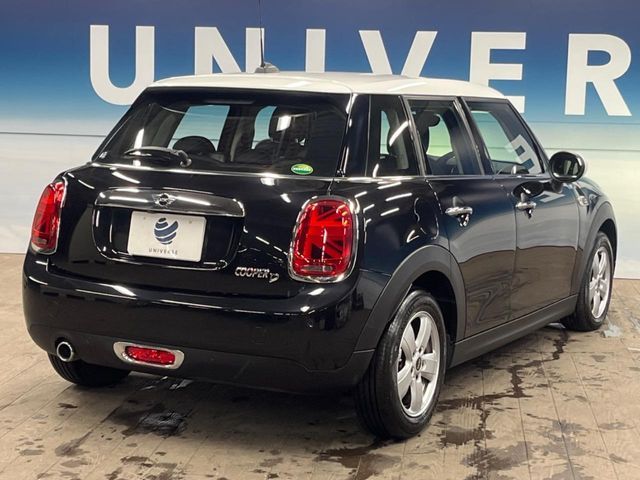 BMW MINI COOPER D 5DOOR 2019 Image 31