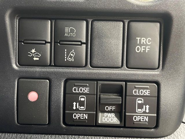 TOYOTA VOXY HYBRID 2019 Image 31