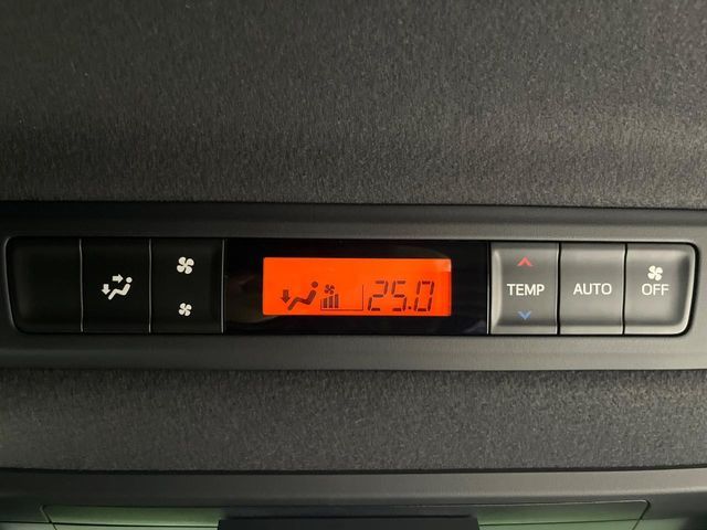 TOYOTA VOXY HYBRID 2019 Image 31