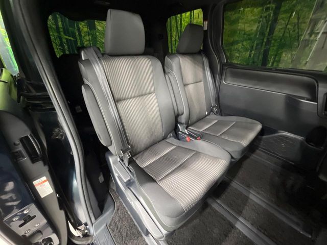 TOYOTA VOXY HYBRID 2019 Image 31