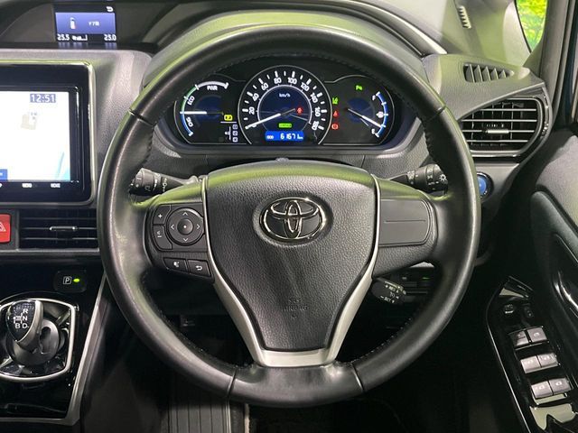 TOYOTA VOXY HYBRID 2019 Image 31