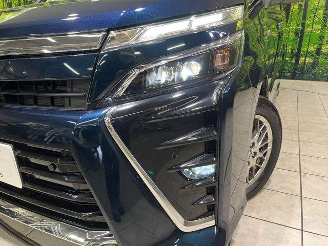 TOYOTA VOXY HYBRID 2019 Image 31