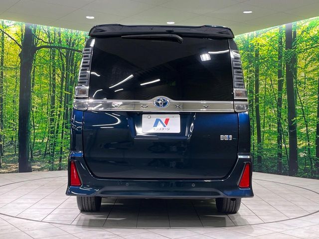 TOYOTA VOXY HYBRID 2019 Image 31