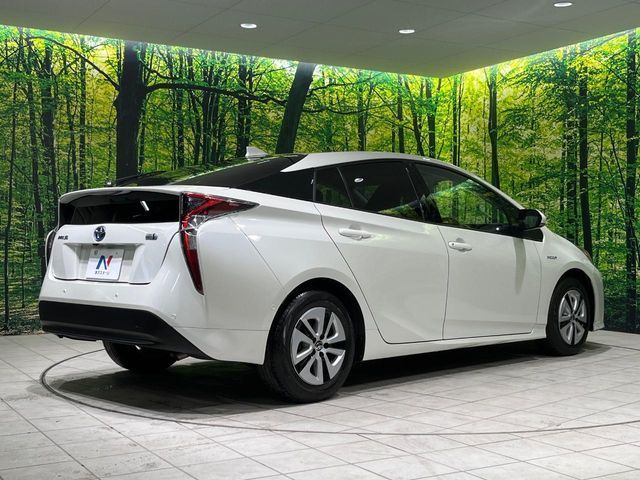 TOYOTA PRIUS 2017 Image 31
