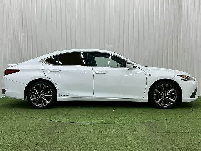 TOYOTA LEXUS ES300H 2019 Image 31