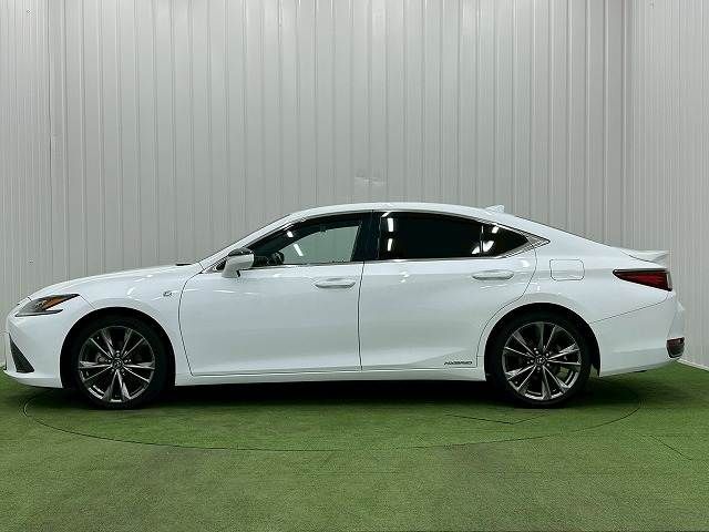 TOYOTA LEXUS ES300H 2019 Image 31