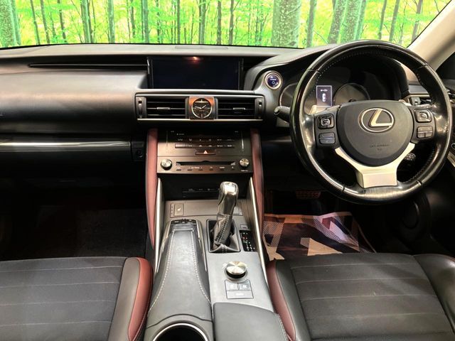 TOYOTA LEXUS IS300H 2017 Image 31