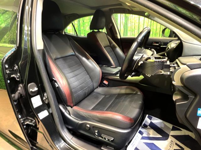 TOYOTA LEXUS IS300H 2017 Image 31