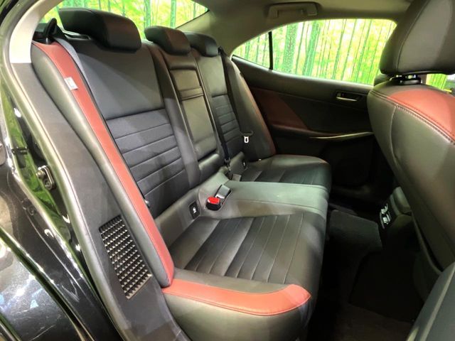 TOYOTA LEXUS IS300H 2017 Image 31