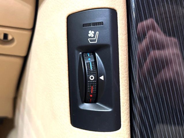 TOYOTA CROWN SEDAN HYBRID 2010 Image 31