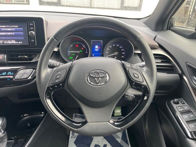 TOYOTA C-HR 2017 Image 31