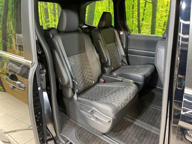 TOYOTA VOXY HYBRID 2024 Image 31