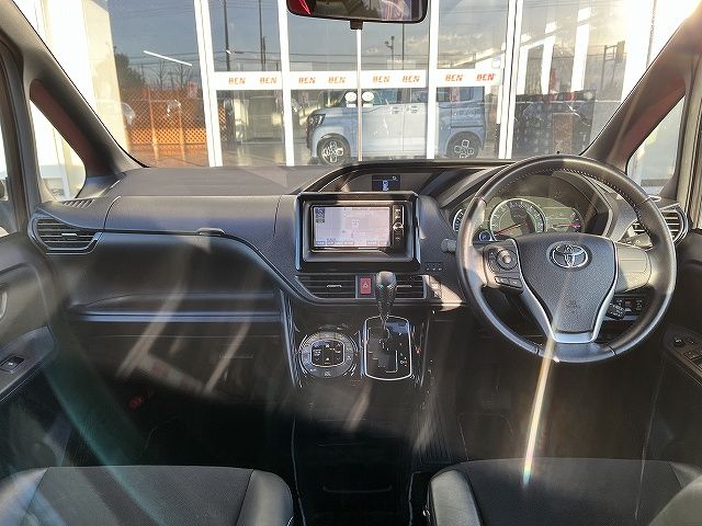 TOYOTA NOAH 2016 Image 31