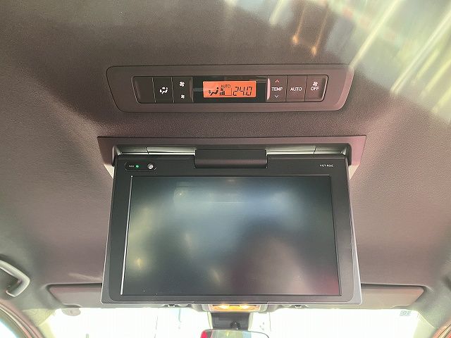 TOYOTA NOAH 2016 Image 31