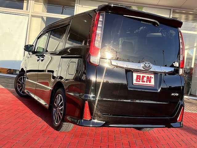 TOYOTA NOAH 2016 Image 31