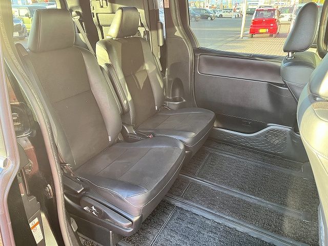 TOYOTA NOAH 2016 Image 31