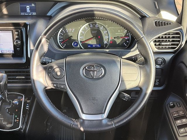 TOYOTA NOAH 2016 Image 31