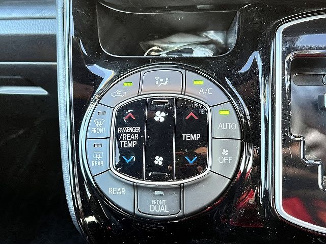 TOYOTA NOAH 2016 Image 31