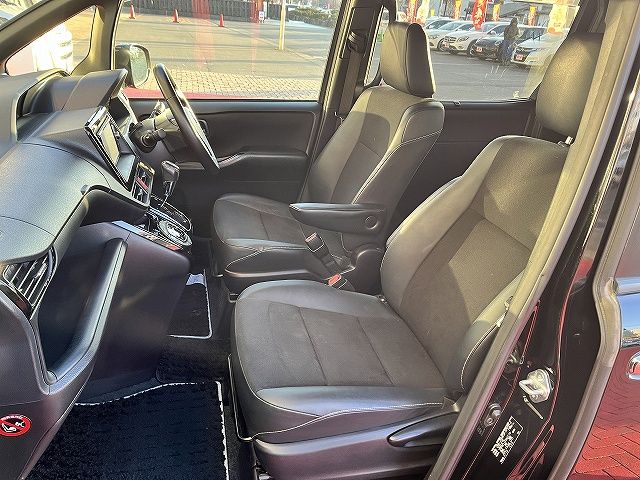 TOYOTA NOAH 2016 Image 31