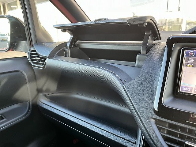 TOYOTA NOAH 2016 Image 31