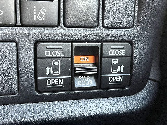 TOYOTA NOAH 2016 Image 31