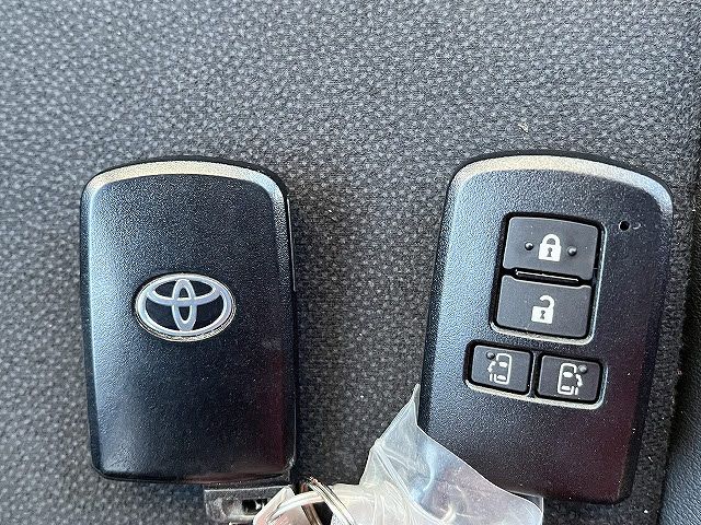 TOYOTA NOAH 2016 Image 31