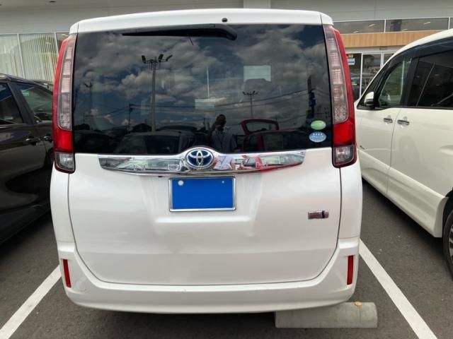 TOYOTA NOAH HYBRID 2014 Image 31